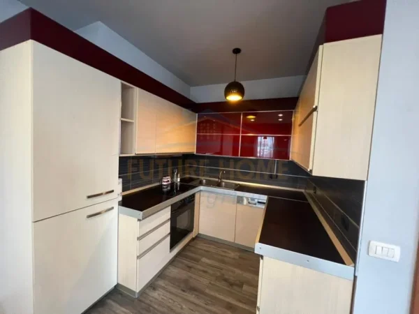 Tirane, jepet me qera apartament 2+1+Ballkon Kati 6, 103 m² 1.100 € 