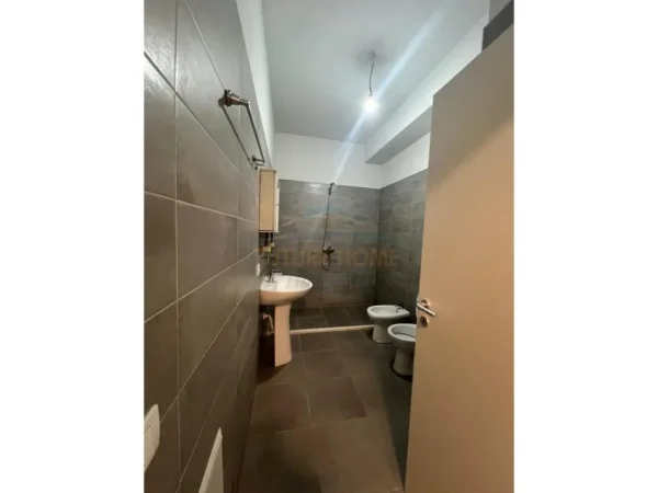Tirane, shitet apartament 1+1+Ballkon Kati 6, 70 m² 105.000 € (Kompleksi Mangalem, Tiranë.)