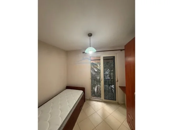Tirane, jepet me qera apartament 2+1 Kati 3, 80 m² 700 € 