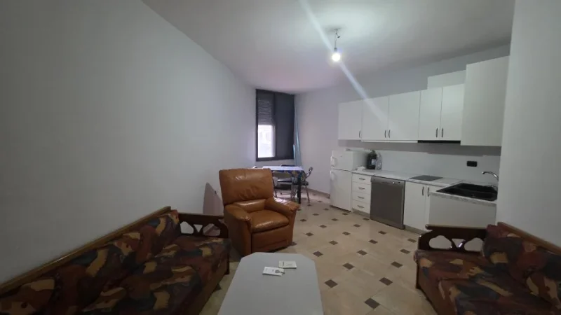 Tirane, jepet me qera apartament 2+1 Kati 2, 120 m² 500 € (Big Market perballe Kristal Center te Mbikalimi)