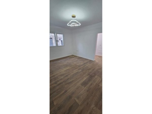 Tirane, shes apartament 1+1 Kati 1, 57 m² 137.000 € (Shkolla 5 maji)