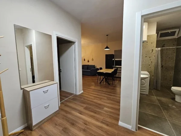 Tirane, jepet me qera apartament 2+1+Ballkon Kati 6, 100 m² 700 € (Rruga 5 Maji)