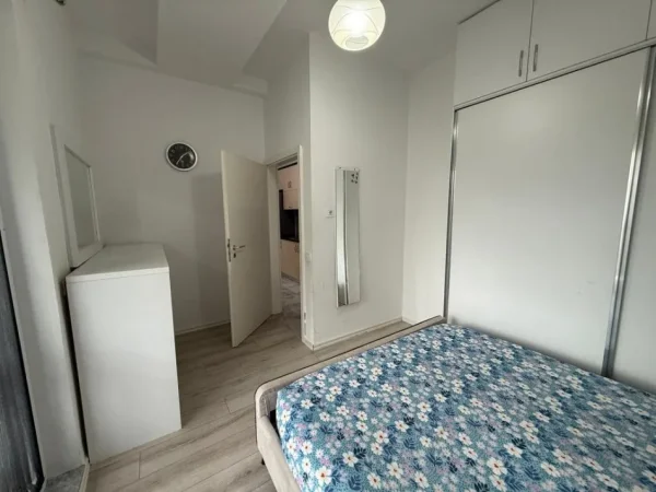 Tirane, jepet me qera apartament 1+1 Kati 3, 65 m² 520 € (Kompleksi Kontakt, 21 Dhjetori)