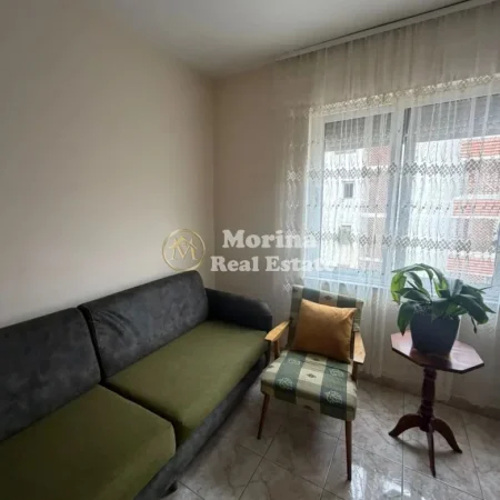 Tirane, jepet me qera apartament 1+1 Kati 3, 65 m² 400 € (Rruga Bardhyl)