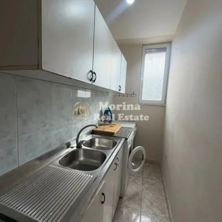 Tirane, jepet me qera apartament 1+1 Kati 3, 65 m² 400 € (Rruga Bardhyl)
