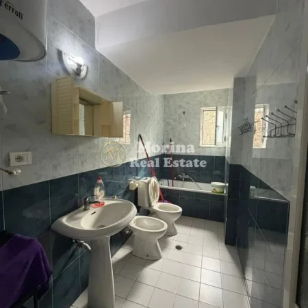 Tirane, jepet me qera apartament 1+1 Kati 3, 65 m² 400 € (Rruga Bardhyl)