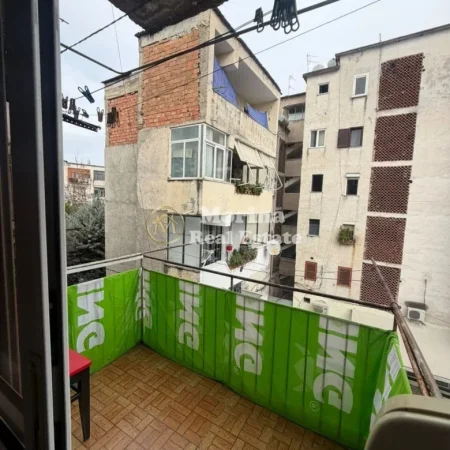 Tirane, jepet me qera apartament 1+1 Kati 3, 65 m² 400 € (Rruga Bardhyl)