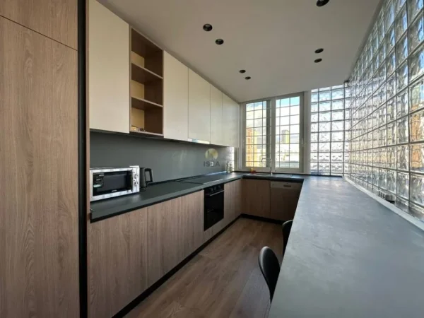 Tirane, jepet me qera apartament 3+1+Aneks+Ballkon Kati 9, 115 m² 1.200 € (Rruga e Kavajës – Kisha Katolike)