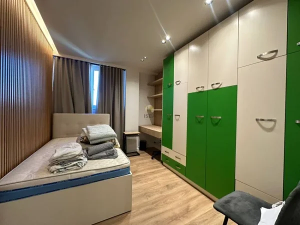 Tirane, jepet me qera apartament 3+1+Aneks+Ballkon Kati 9, 115 m² 1.200 € (Rruga e Kavajës – Kisha Katolike)