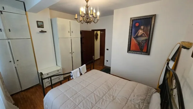 Tirane, jepet me qera apartament 2+1+Ballkon Kati 2, 100 m² 700 € 