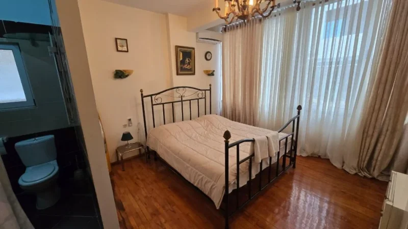 Tirane, jepet me qera apartament 2+1+Ballkon Kati 2, 100 m² 700 € 