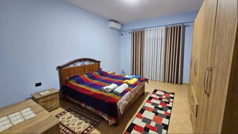 Shqiperi, jepet me qera apartament 3+1 Kati 3, 170 m² 900 € (Prane Vilave Gjermane)