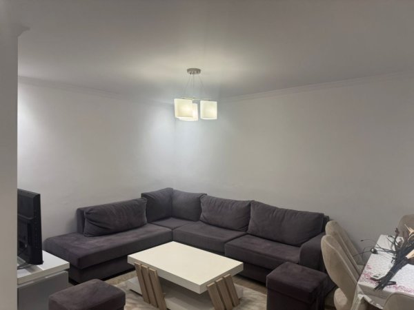 Tirane, jepet me qera apartament 1+1+Ballkon Kati 3, 60 m² 500 € (ALI DEMI)