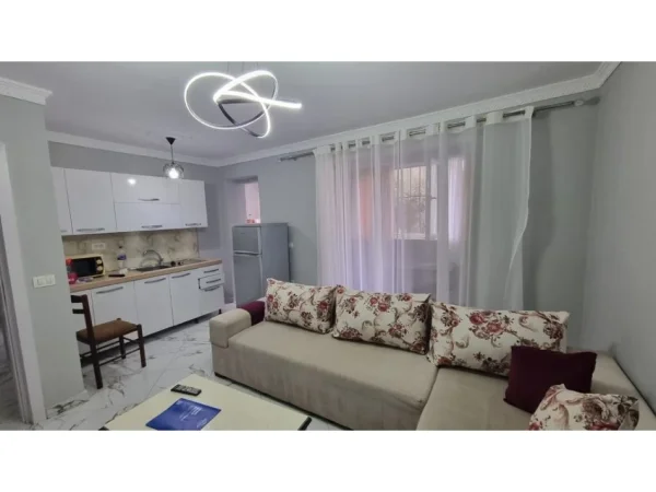 Tirane, jepet me qera apartament 1+1+Ballkon Kati 1, 57 m² 520 € (Vasil Shanto, Tirane)
