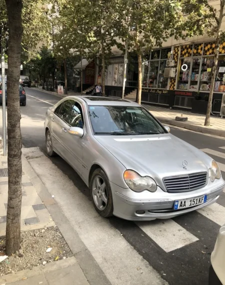 Tirane, shitet makine C Class w203 Nafte, gri metalizato automatik Kondicioner 320.000 km 3350 €
