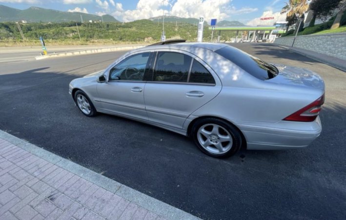 Tirane, shitet makine C Class w203 Nafte, gri metalizato automatik Kondicioner 320.000 km 3.500 €