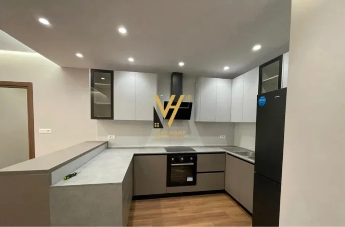 Tirane, jepet me qera apartament 2+1+Ballkon Kati 9, 110 m² 850 € (RRUGA E DIBRES)