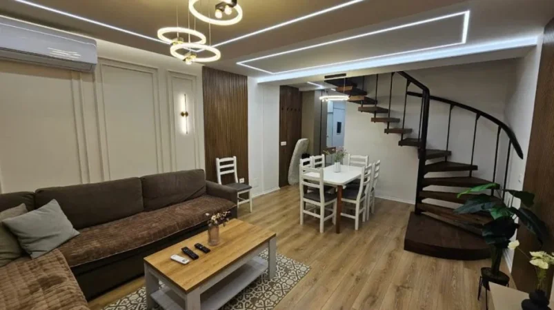 Tirane, jepet me qera apartament duplex 2+1 Kati 2, 104 m² 1.400 € (Qender)
