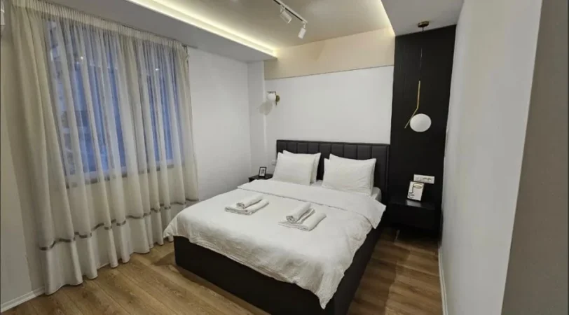 Tirane, jepet me qera apartament duplex 2+1 Kati 2, 104 m² 1.400 € (Qender)