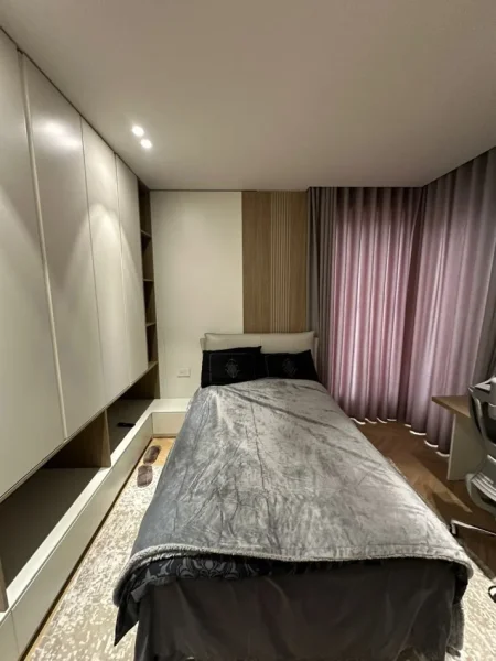 Tirane, jepet me qera Vile 4+1+Aneks+Ballkon Kati 1, 250 m² 3.800 € (Rose Residence Farke)