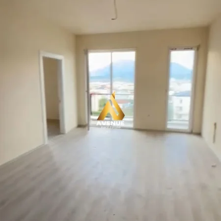 Tirane, jepet me qera apartament 2+1+Ballkon Kati 8, 85 m² 250 € (bathore)