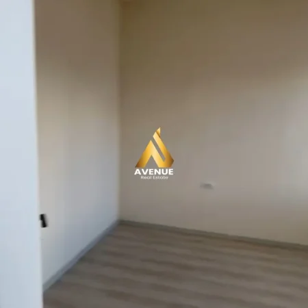 Tirane, jepet me qera apartament 2+1+Ballkon Kati 8, 85 m² 250 € (bathore)