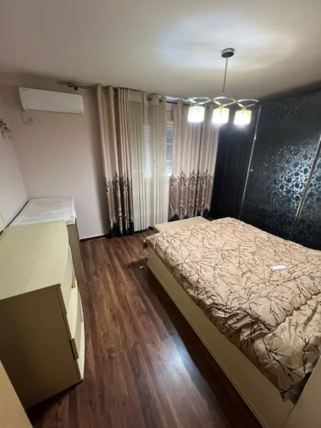 Tirane, jepet me qera apartament 2+1 Kati 5, 120 m² 600 € (Mozaiku i Tiranes ,21 Dhjetori)