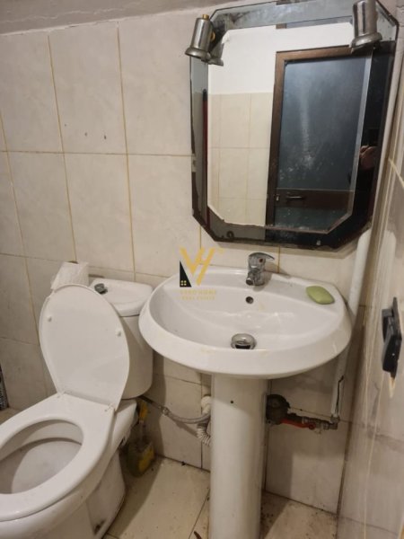 Tirane, jepet me qera dyqan Kati 0, 50 m² 400 € (BLLOK)