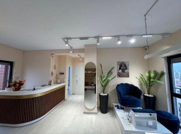 Tirane, shitet apartament 3+1 Kati 8, 116 m² 261.000 € (Prane Vila Goldi)