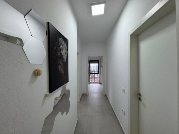 Tirane, shitet apartament 3+1 Kati 8, 116 m² 261.000 € (Prane Vila Goldi)