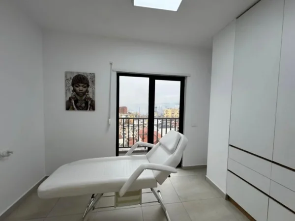 Tirane, shitet apartament 3+1 Kati 8, 116 m² 261.000 € (Prane Vila Goldi)