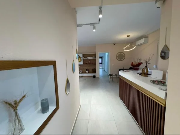 Tirane, shitet apartament 3+1 Kati 8, 116 m² 261.000 € (Prane Vila Goldi)