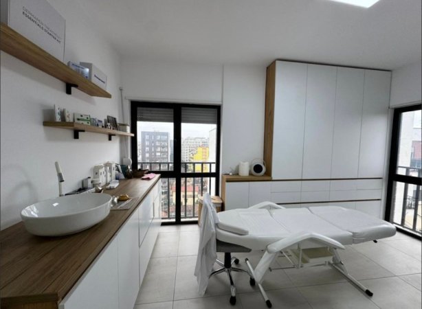 Tirane, shitet apartament 3+1 Kati 8, 116 m² 261.000 € (Prane Vila Goldi)