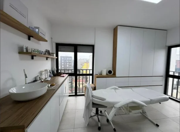 Tirane, shitet apartament 3+1 Kati 8, 116 m² 261.000 € (Prane Vila Goldi)