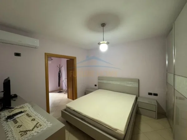 Tirane, jepet me qera apartament 2+1 Kati 3, 80 m² 700 € (Rruga e Durrsit)