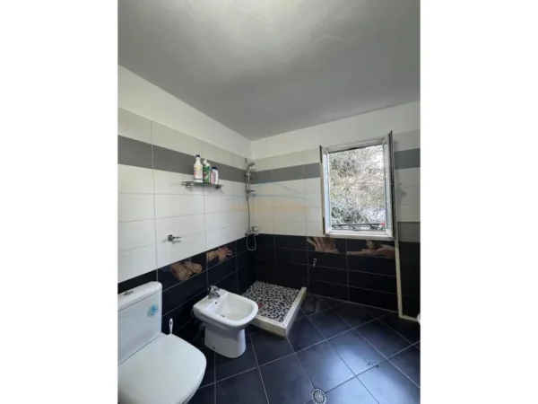 Tirane, jepet me qera apartament 2+1 Kati 3, 80 m² 700 € (Rruga e Durrsit)