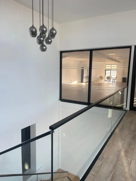 Tirane, jepet me qera zyre Kati 1, 200 m² 1.150 € (KASHAR)