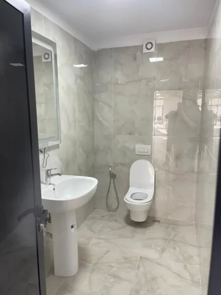 Tirane, jepet me qera zyre Kati 1, 200 m² 1.150 € (KASHAR)