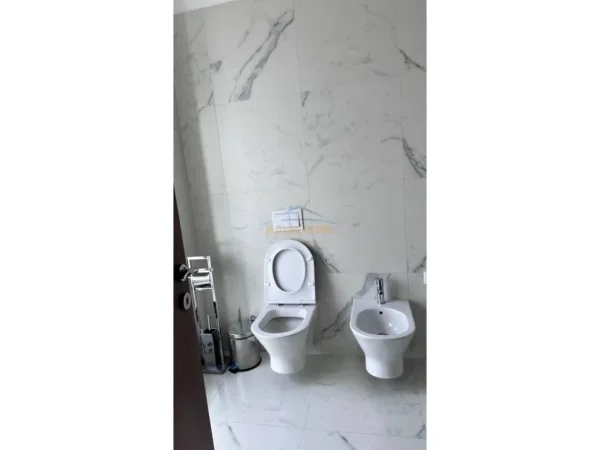 Tirane, jepet me qera apartament 2+1+2 Kati 9, 96 m² 850 € (FARMACIA 10 , Rruga e Dibres)