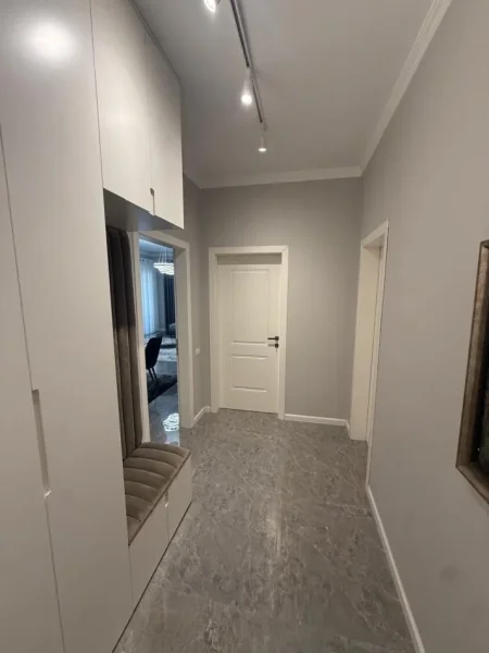 Tirane, jepet me qera apartament 2+1+Ballkon , 120 m² 700 € (Natyra e Qetë)