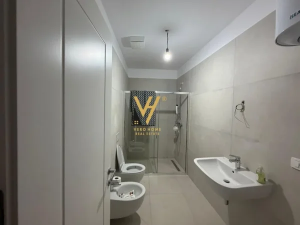 Tirane, jepet me qera apartament 2+1+Ballkon Kati 2, 135 m² 1.850 € (RRUGA E ELBASANIT)