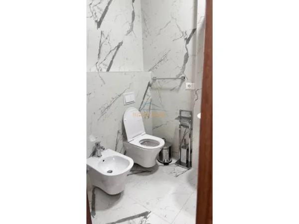 JEPET ME QERA APARTAMENT 2+1+2 TEK FARMACIA 10