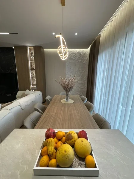 jepet me qera Vile , 225 m² 3.800 € (Farkë)