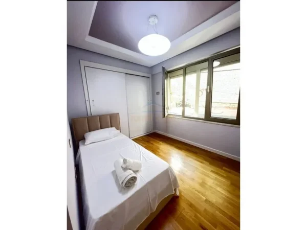 Tirane, jepet me qera apartament 2+1 Kati 1, 96 m² 1.200 € (BULEVARDI ZOGU I PARE)
