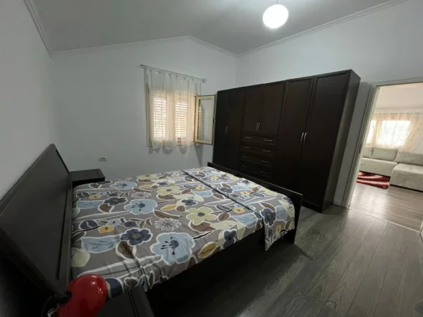 Tirane, jepet me qera apartament 2+1+Ballkon Kati 3, 80 m² 500 € (QYTET STUDENTI)
