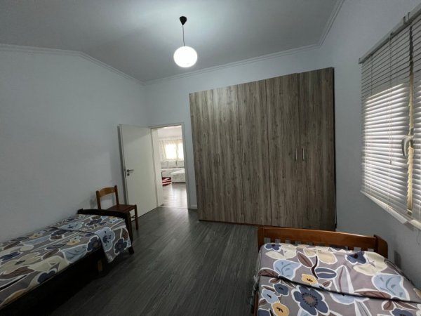 Tirane, jepet me qera apartament 2+1+Ballkon Kati 3, 80 m² 500 € (QYTET STUDENTI)