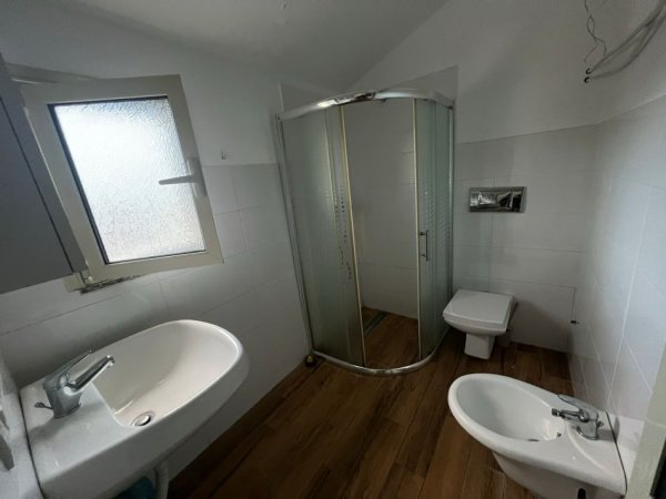 Tirane, jepet me qera apartament 2+1+Ballkon Kati 3, 80 m² 500 € (QYTET STUDENTI)