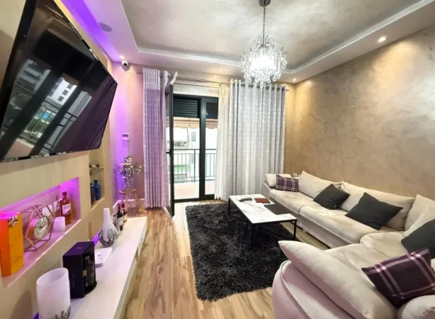 Tirane, jepet me qera apartament 2+1+Ballkon Kati 3, 113 m² 900 € 