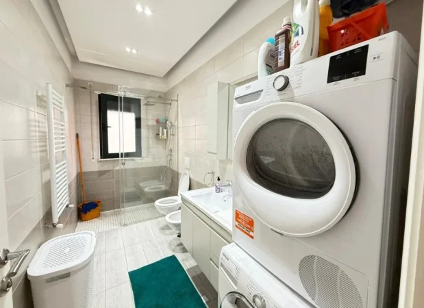 Tirane, jepet me qera apartament 2+1+Ballkon Kati 3, 113 m² 900 € 