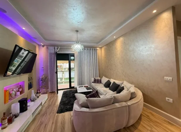Tirane, jepet me qera apartament 2+1+Ballkon Kati 3, 113 m² 900 € 